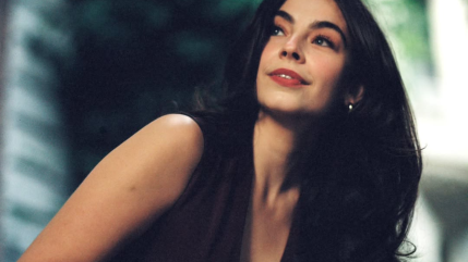 Stella Cole ravive la flamme de l'amour avec "My Funny Valentine"