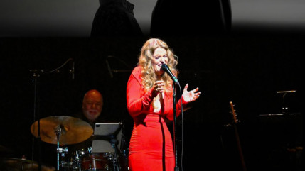 Tierney Sutton s'associe avec les jazzmen français Charlier et Sourisse pour l'album "Talking To The Sun"