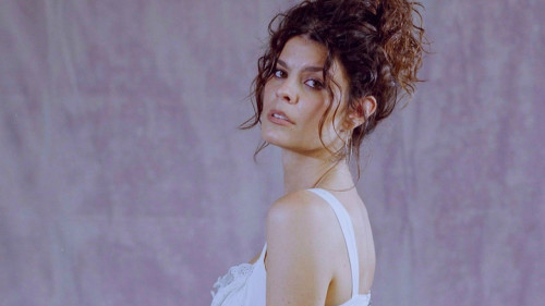 Gabrielle Cavassa nous r&eacute;chauffe le c&oelig;ur avec "Prisoner of love", qui annonce son prochain album