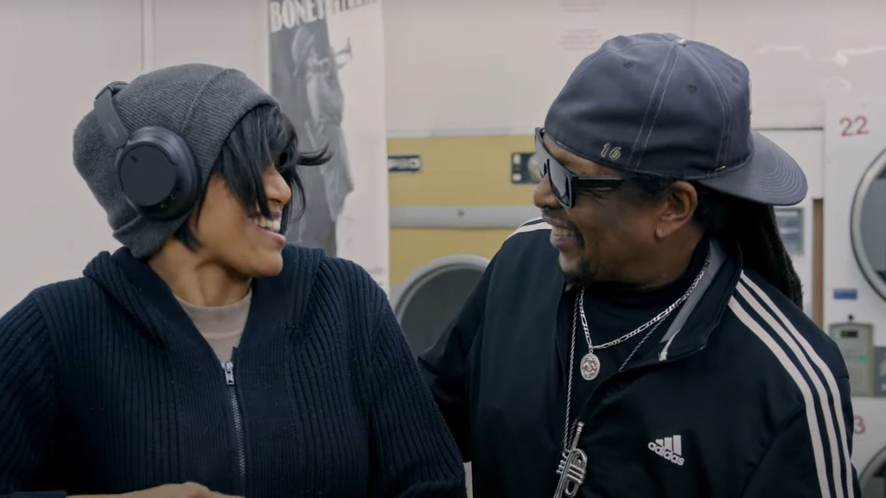 Boney Fields nous livre le clip de "Just Give Me Some Mo"