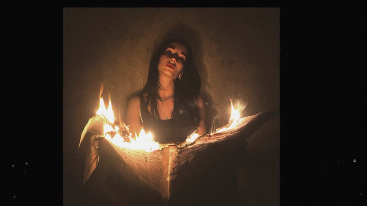 Nalla ouvre un "Newspaper"