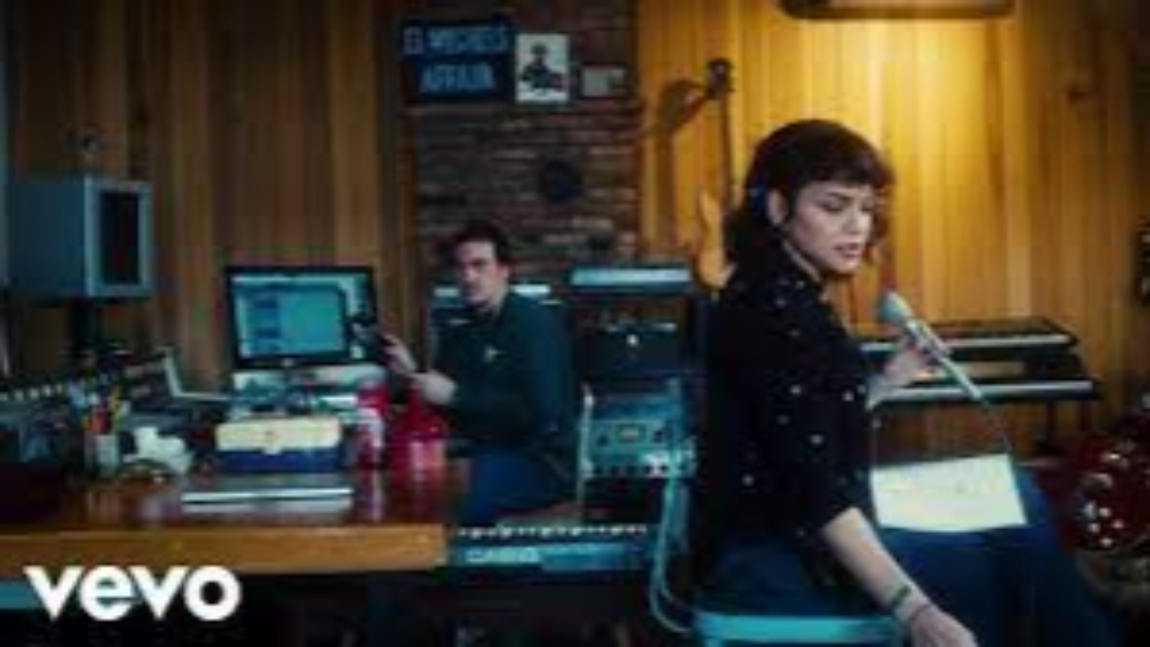 Norah Jones dévoile le clip de  "Staring at the Wall"